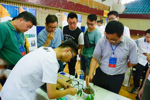 说明: 智能互联网创新应用大赛 任雁松 摄-23