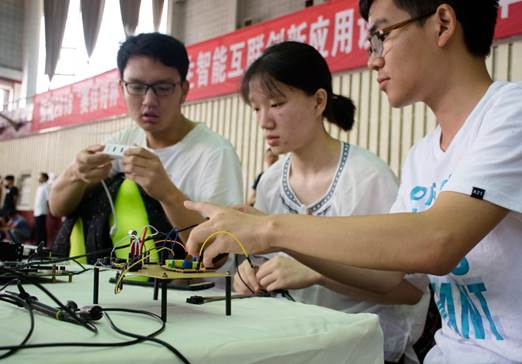 说明: 智能互联网创新应用大赛 任雁松 摄-7